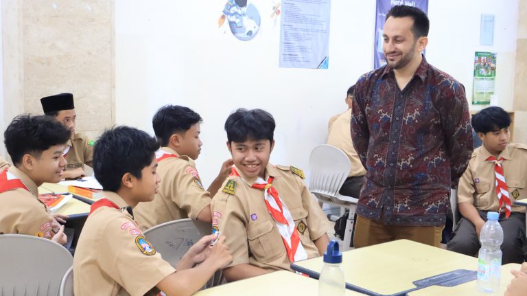 Siswa MA Istiqlal Ikuti Pembelajaran Cambridge Bersama Native Speaker